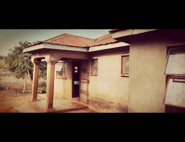 3 BEDROOM HOUSE FOR SALE IN MAKUMBANE